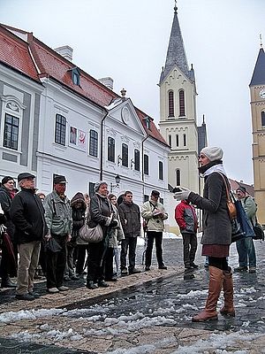 Városnézés esőben és hóban Városnézés esőben és hóban
